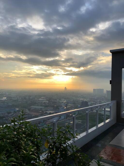 The Celandine By Dmci Homes Caloocan Esterno foto